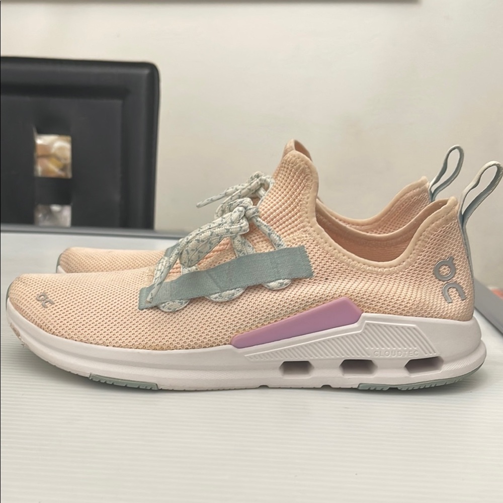 On Cloud Cloudeasy Peach Running Sneakers Women Size W9.5